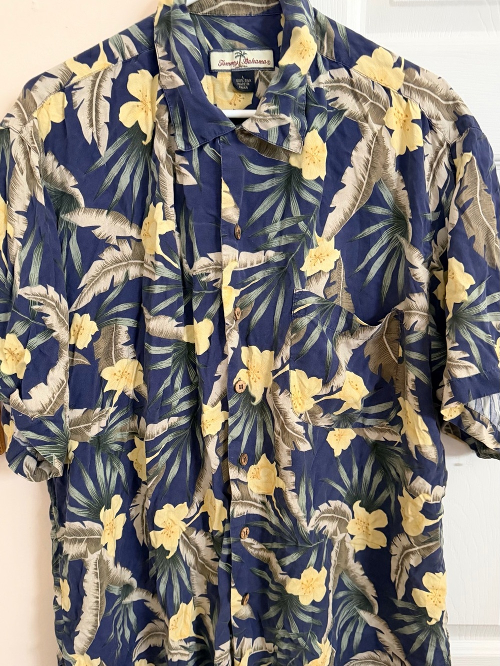 Tommy Bahama 100% Silk Multicolored Floral Inspired Mens L Short Sleeve Button